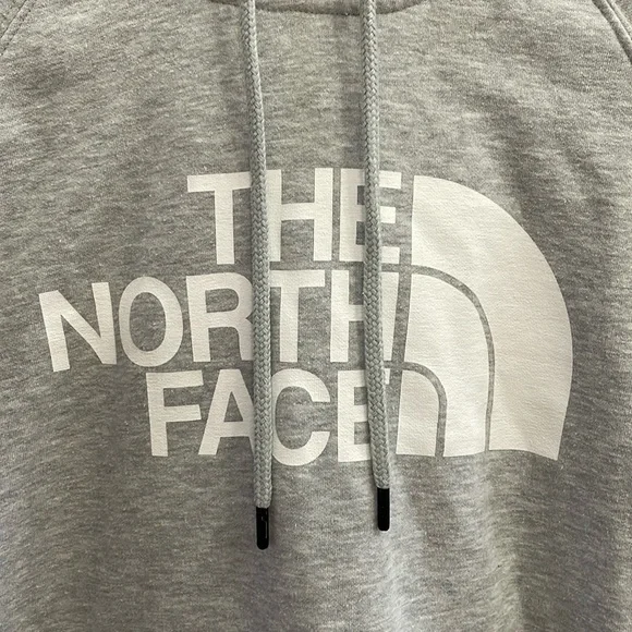 🩶🤍The North Face gray hoodie sweatshirt. M - Picture 3 of 8